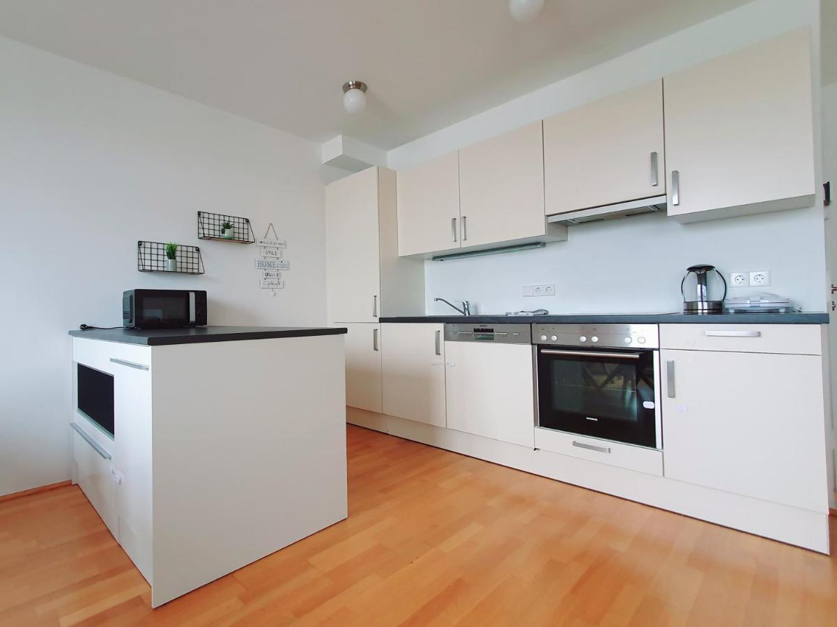 Near Lake Two Bedroom Duplex * Wien