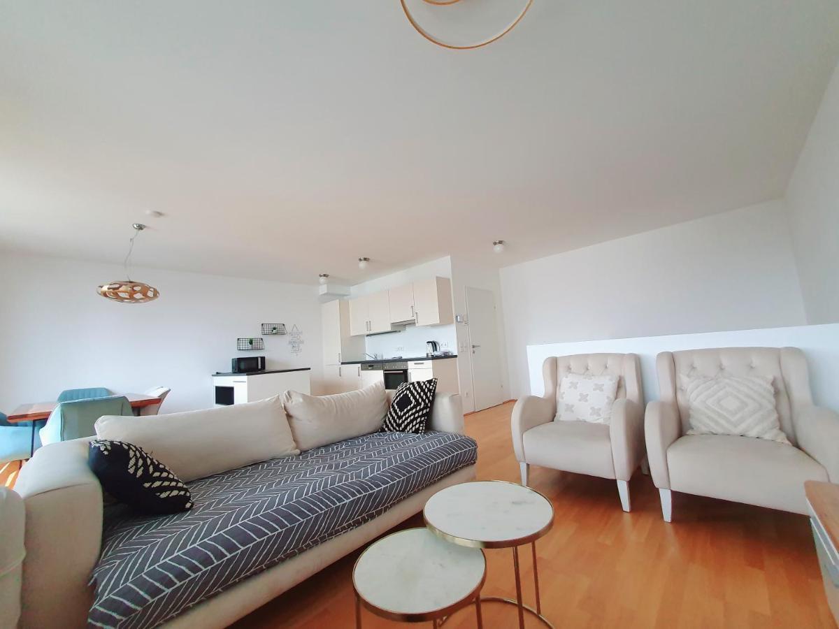 Near Lake Two Bedroom Duplex Wien